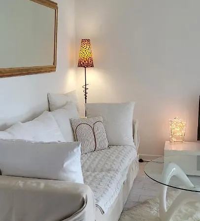 Serie , Beau 2 Pieces 50 M2 Terrasse A 12 Min Plages Et Palais Cannes